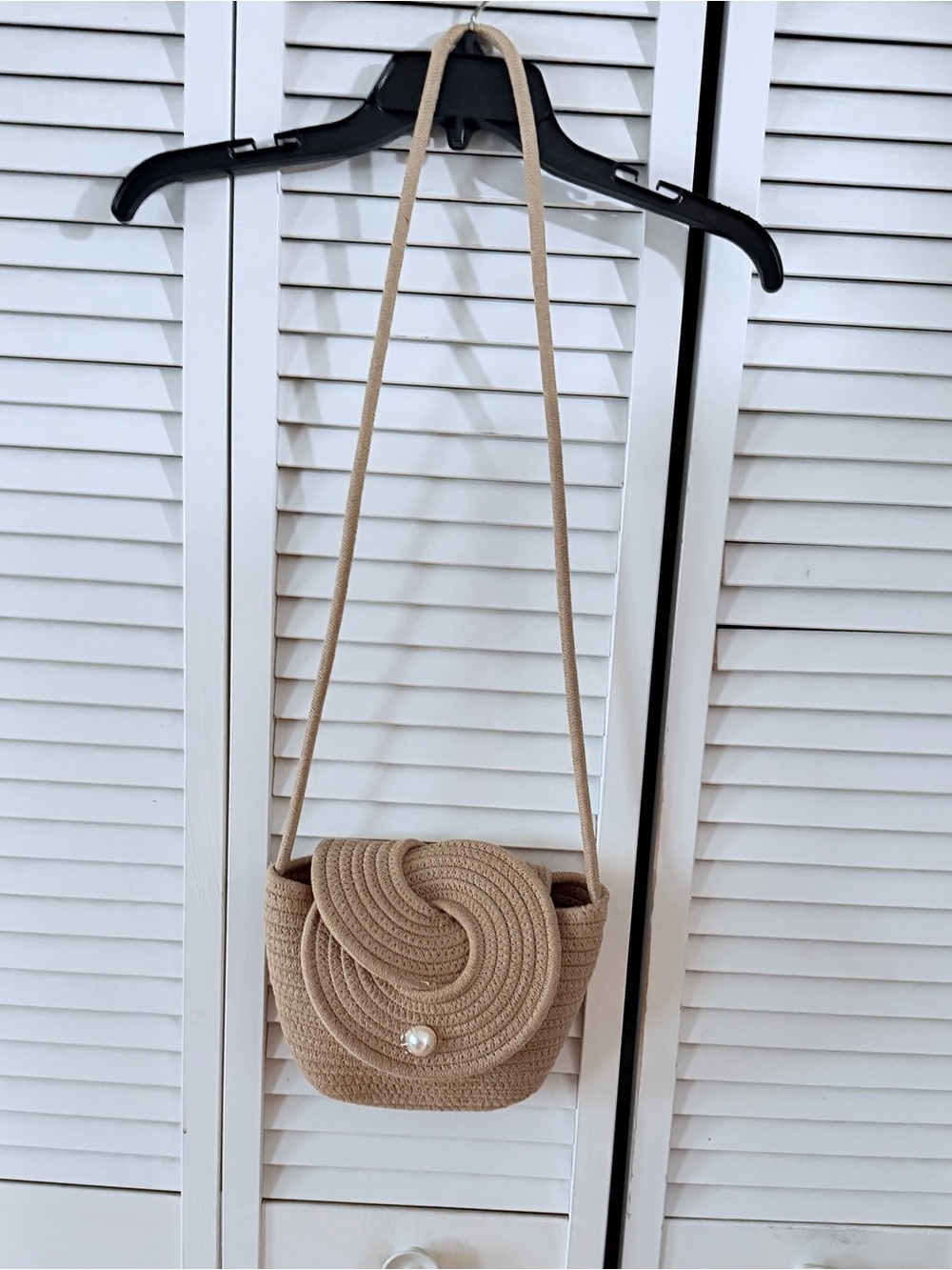 NWOT Woven Straw Crossbody Bag in Tan with Pearl Accent